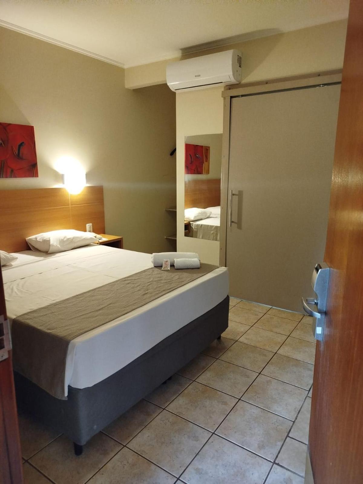 Savana Park Hotel Andradina Екстер'єр фото